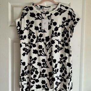LuLaRoe Leggings material Leah Black and White Casual Crew Neck Short Sleeve Tee